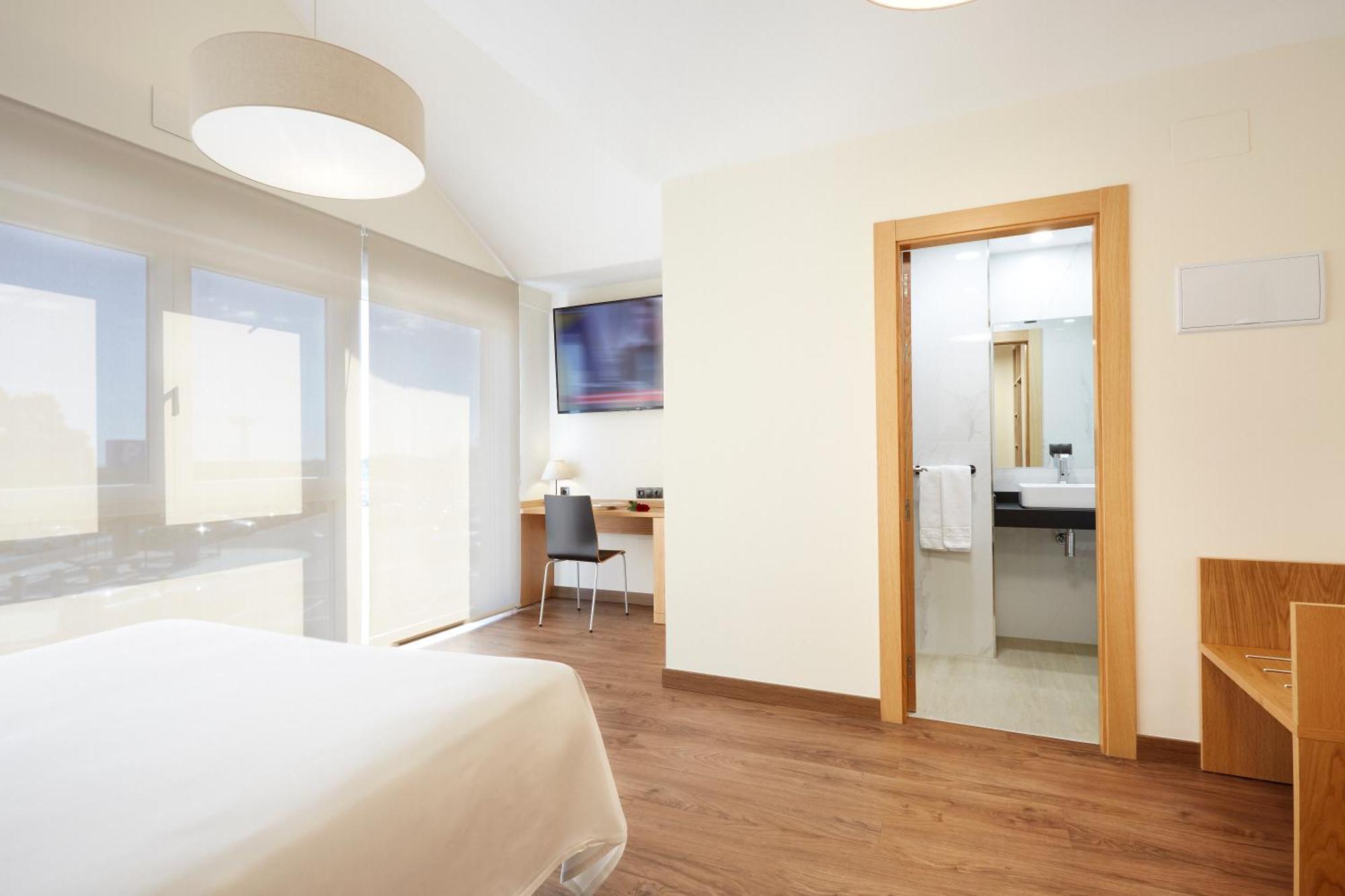 Santiago Del Monte Hotel Arias Aeropuerto מראה חיצוני תמונה